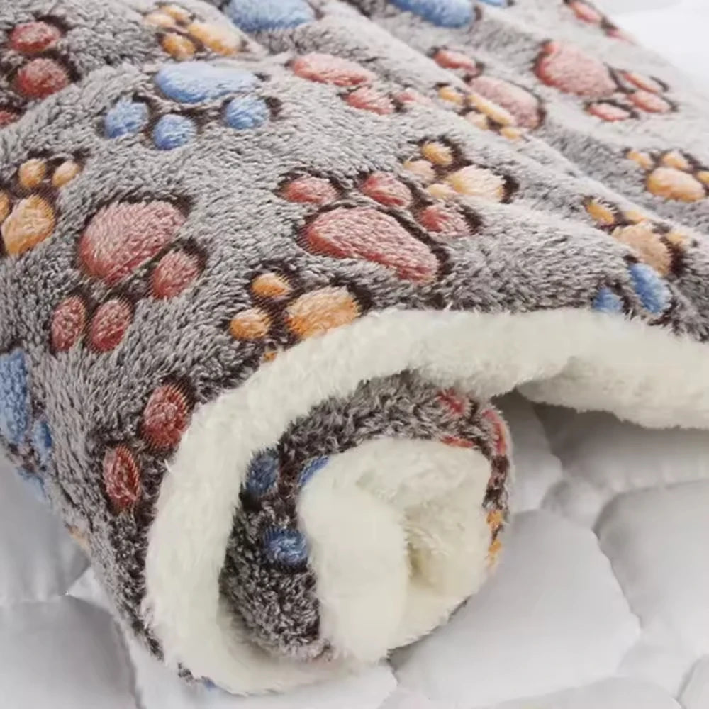 Flannel Pet Sleeping Mat Dog Bed Cat Litter Puppy Bed Dog Sofa Lovely Mattress Cushion for Small Large Dog Blanket Pet Supplies